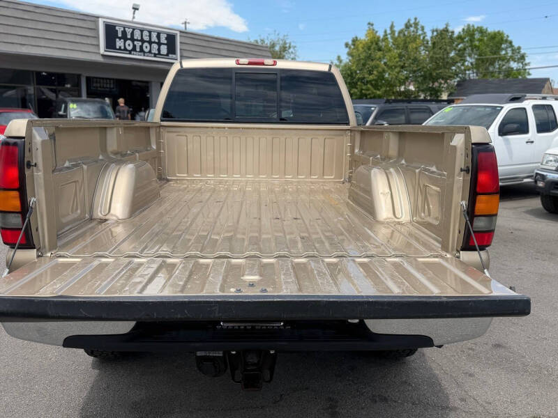 2006 GMC Sierra 2500HD SL1