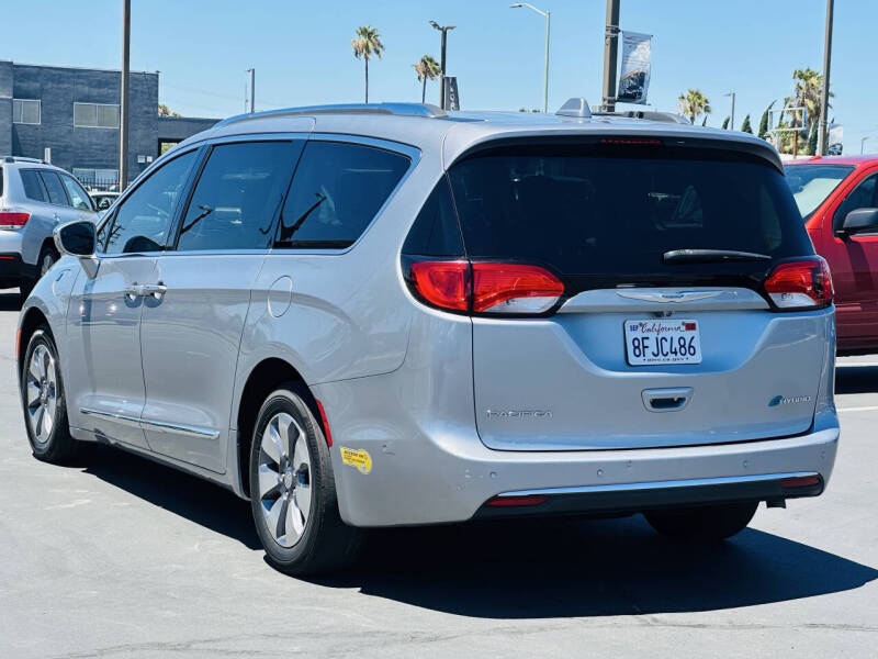2018 Chrysler Pacifica Hybrid Limited