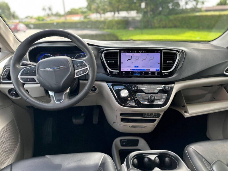 2023 Chrysler Pacifica Touring L
