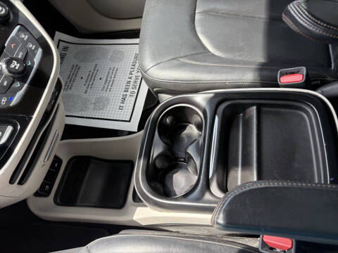 2017 Chrysler Pacifica Touring-L