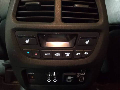 2022 Honda Pilot Touring w/Rear Captain's Chairs