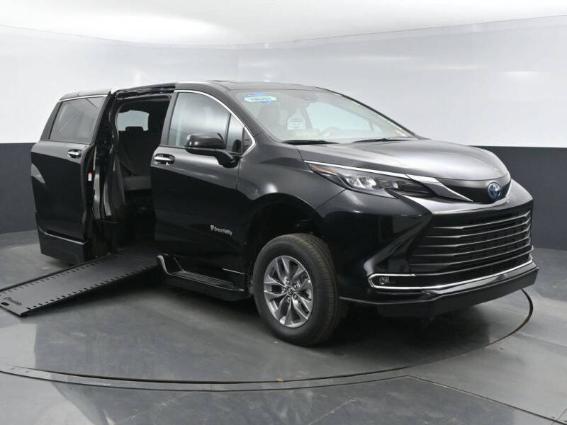 2024 Toyota Sienna XLE 7-Passenger