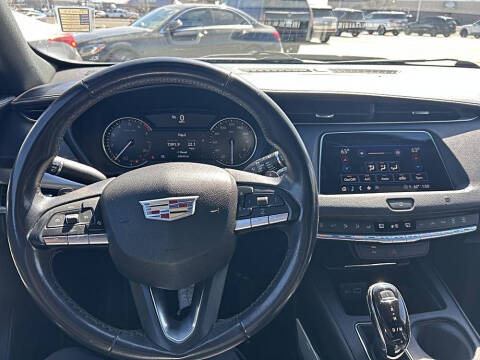 2021 Cadillac XT4 Premium Luxury