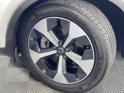 2024 Volvo XC40 B5 Plus Bright Theme