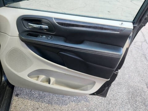 2012 Chrysler Town and Country Touring-L
