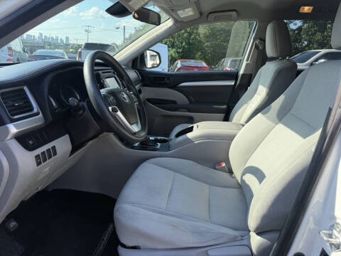 2017 Toyota Highlander LE