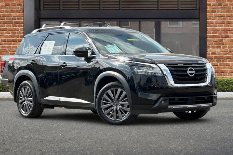 2022 Nissan Pathfinder SL
