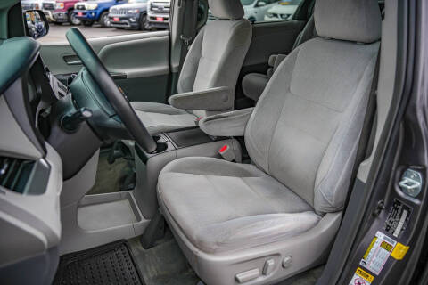 2015 Toyota Sienna LE 8-Passenger