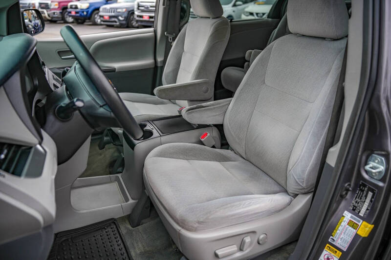 2015 Toyota Sienna LE 8-Passenger
