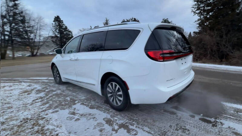 2021 Chrysler Pacifica Hybrid Limited photo 3