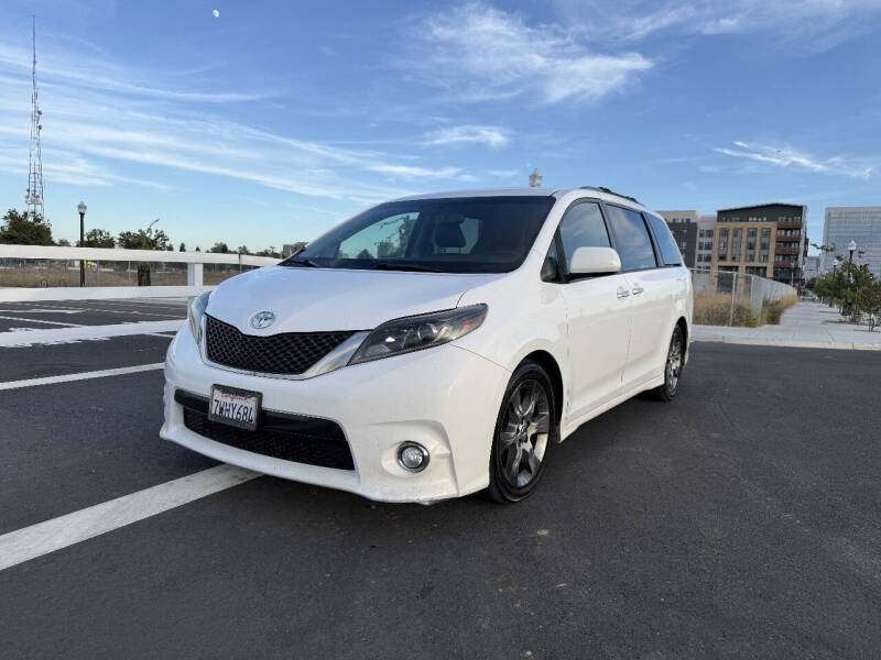 2015 Toyota Sienna SE 8-Passenger