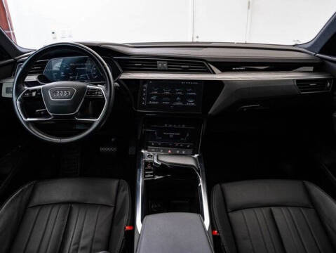 2022 Audi e-tron quattro Premium