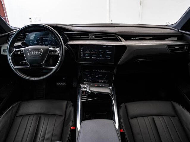 2022 Audi e-tron quattro Premium