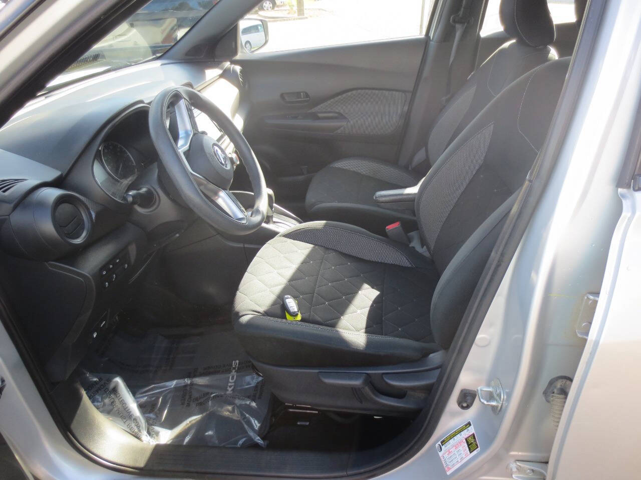View vehicle photo 7