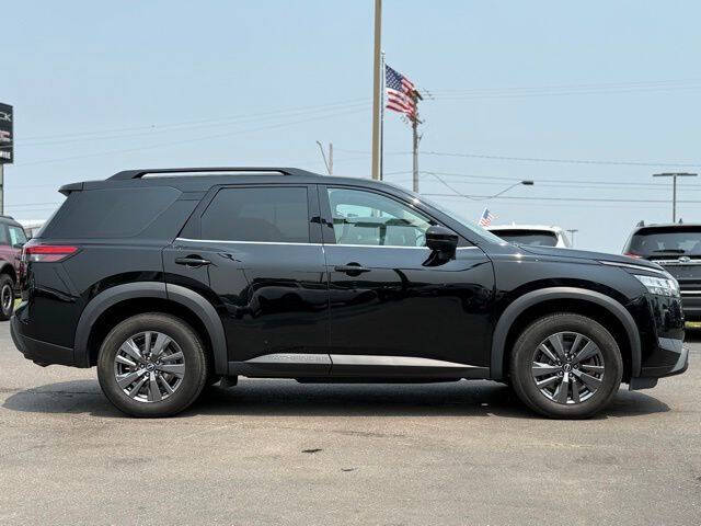 2022 Nissan Pathfinder SV
