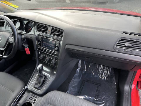 2019 Volkswagen Golf SE