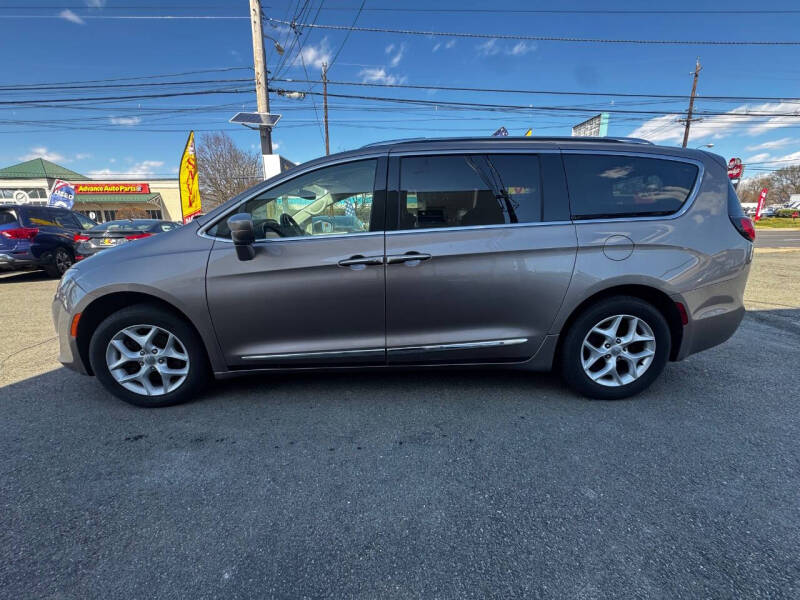 2017 Chrysler Pacifica Touring-L Plus