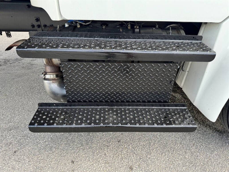 2016 Freightliner M2 106