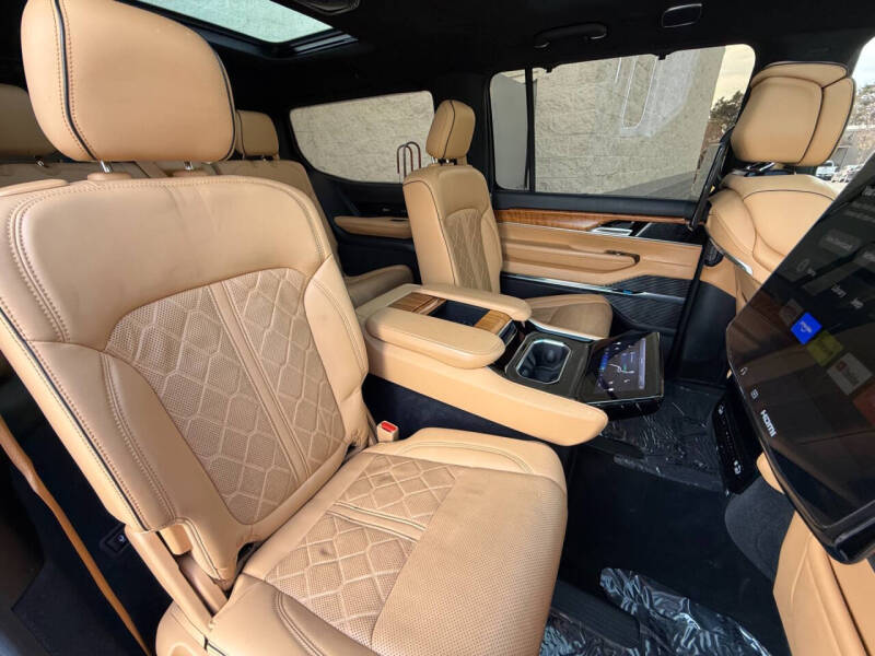 2022 Jeep Grand Wagoneer Series III