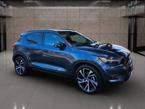 2022 Volvo XC40 T5 R-Design