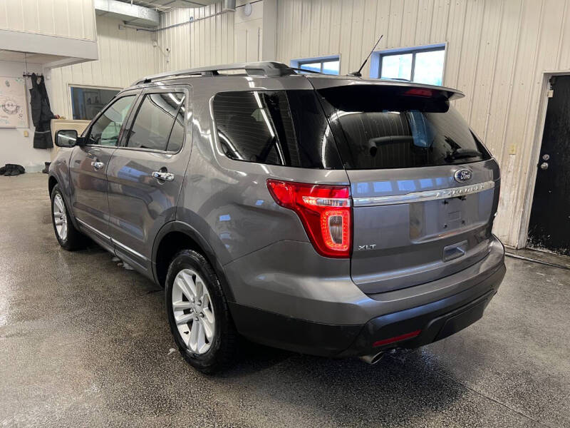 2012 Ford Explorer XLT photo 2