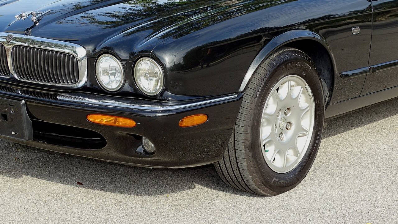 2000 Jaguar XJ-Series 13