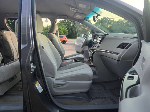 2012 Toyota Sienna LE 8-Passenger
