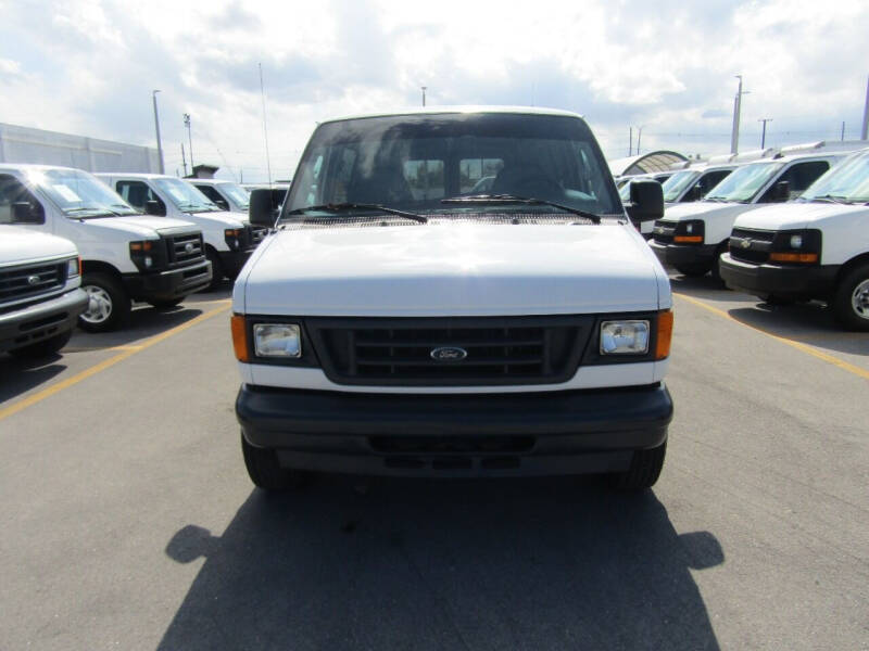 2005 Ford Econoline Van Commercial photo 3