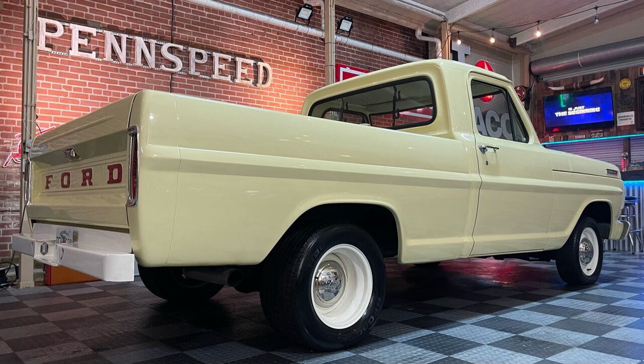 1967 Ford F-100 38