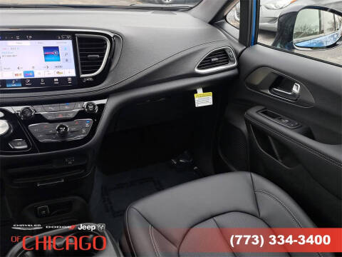 2026 Chrysler Pacifica Select