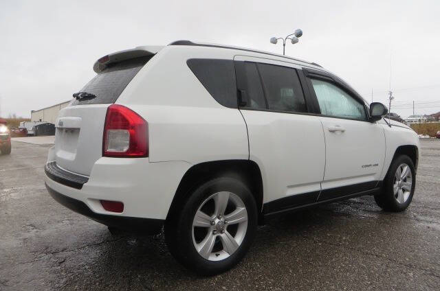 2013 Jeep Compass null photo 2