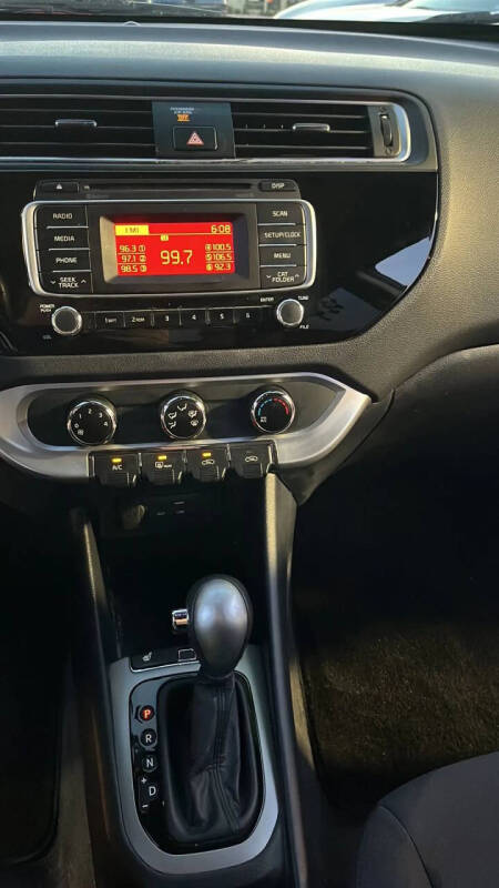 2017 Kia Rio 5-Door LX