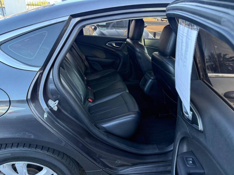 2017 Chrysler 200 Limited