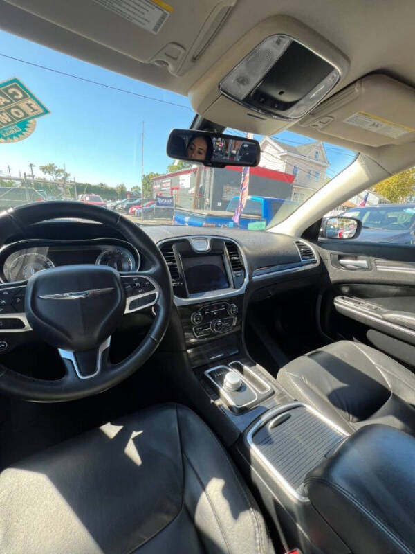 2017 Chrysler 300 Limited