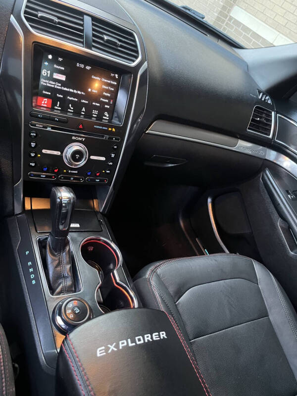 2017 Ford Explorer Sport