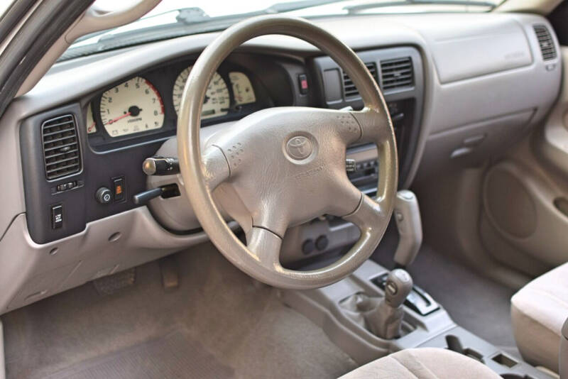 2003 Toyota Tacoma Base photo 39