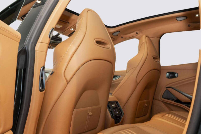 2024 Aston Martin DBX