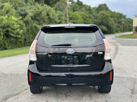 2013 Toyota Prius v Five