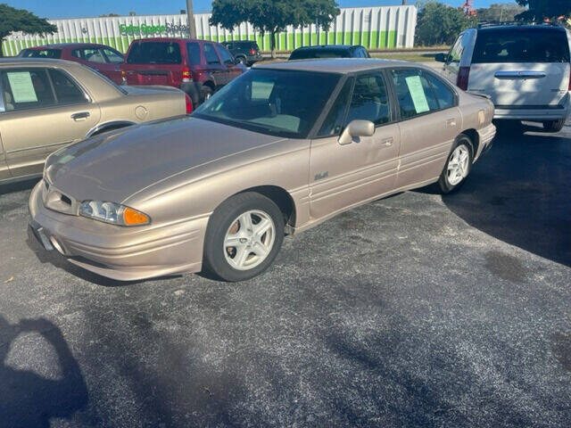 1999 Pontiac Bonneville  - $1,500