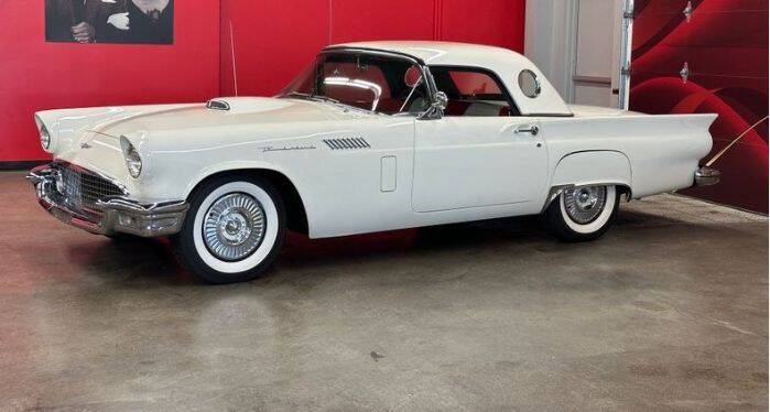 1957 Ford Thunderbird