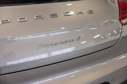 2016 Porsche Panamera 4 Edition