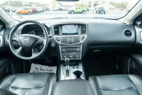 2017 Nissan Pathfinder SL