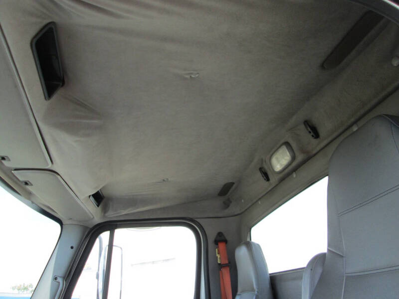 2007 Freightliner Business class M2