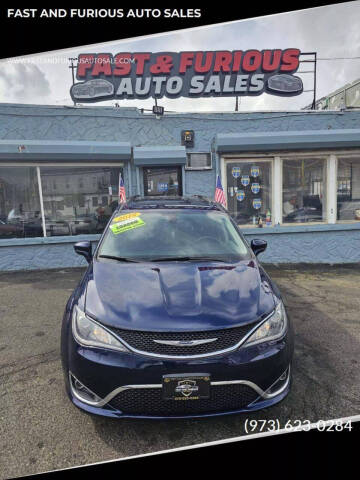 2019 Chrysler Pacifica for sale at FAST AND FURIOUS AUTO SALES in Newark NJ