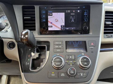 2017 Toyota Sienna XLE Premium 7-Passenger