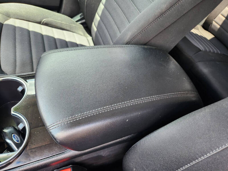 2016 Ford Edge SE - Photo 25