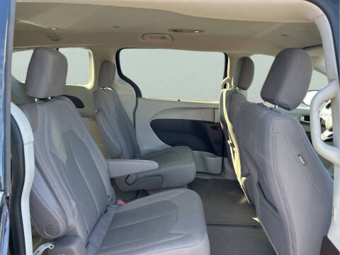 2017 Chrysler Pacifica Touring-L