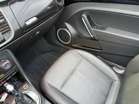 2013 Volkswagen Beetle Convertible 2.5L 50s Edition