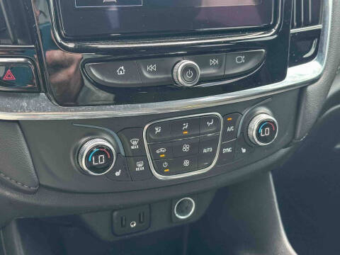 2022 Chevrolet Traverse LT Cloth