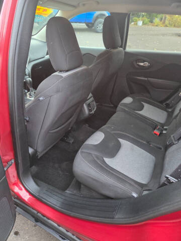 2016 Jeep Cherokee Sport